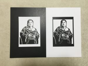 マツコ・デラックスの黒い切り絵と白い切り絵を反対の色の背景に置いたところ